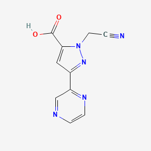 molecular formula C10H7N5O2 B1483293 Acide 1-(cyanométhyl)-3-(pyrazin-2-yl)-1H-pyrazole-5-carboxylique CAS No. 2097983-14-5