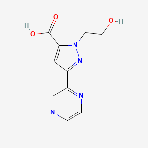 molecular formula C10H10N4O3 B1483294 1-(2-hydroxyethyl)-3-(pyrazin-2-yl)-1H-pyrazole-5-carboxylic acid CAS No. 2098051-12-6