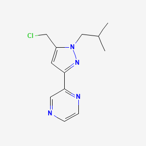 molecular formula C12H15ClN4 B1483296 2-(5-(chloromethyl)-1-isobutyl-1H-pyrazol-3-yl)pyrazine CAS No. 2098104-00-6