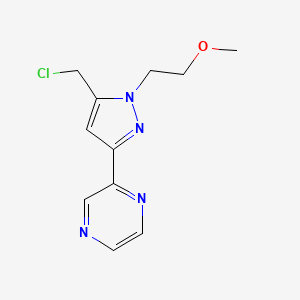 molecular formula C11H13ClN4O B1483302 2-(5-(chloromethyl)-1-(2-methoxyethyl)-1H-pyrazol-3-yl)pyrazine CAS No. 2097958-21-7