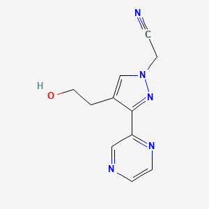 molecular formula C11H11N5O B1483404 2-(4-(2-hydroxyethyl)-3-(pyrazin-2-yl)-1H-pyrazol-1-yl)acetonitrile CAS No. 2098045-41-9