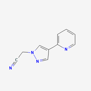 molecular formula C10H8N4 B1483409 2-(4-(pyridin-2-yl)-1H-pyrazol-1-yl)acetonitrile CAS No. 2098011-26-6
