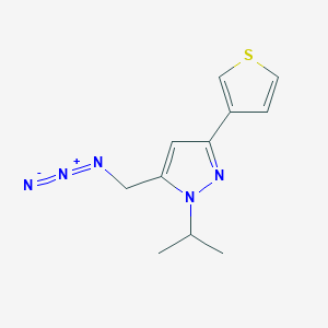 molecular formula C11H13N5S B1483492 5-(叠氮甲基)-1-异丙基-3-(噻吩-3-基)-1H-吡唑 CAS No. 2098104-41-5