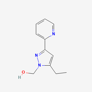 molecular formula C11H13N3O B1483615 (5-ethyl-3-(pyridin-2-yl)-1H-pyrazol-1-yl)methanol CAS No. 2090943-39-6