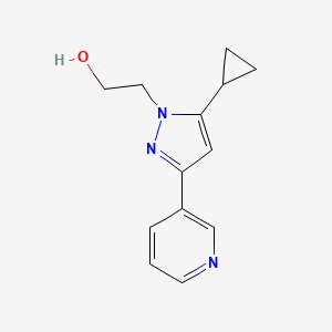 molecular formula C13H15N3O B1483710 2-(5-cyclopropyl-3-(pyridin-3-yl)-1H-pyrazol-1-yl)ethan-1-ol CAS No. 2098046-46-7