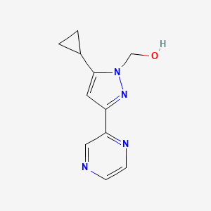 molecular formula C11H12N4O B1483747 (5-cyclopropyl-3-(pyrazin-2-yl)-1H-pyrazol-1-yl)methanol CAS No. 2098134-48-4