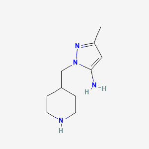 molecular formula C10H18N4 B1483813 3-methyl-1-(piperidin-4-ylmethyl)-1H-pyrazol-5-amine CAS No. 2098047-01-7