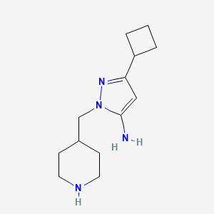 molecular formula C13H22N4 B1483833 3-环丁基-1-(哌啶-4-基甲基)-1H-吡唑-5-胺 CAS No. 2098023-37-9