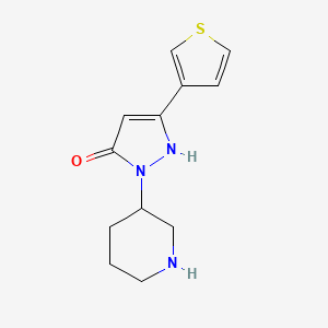 molecular formula C12H15N3OS B1484067 1-(piperidin-3-yl)-3-(thiophen-3-yl)-1H-pyrazol-5-ol CAS No. 2098090-18-5
