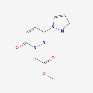 molecular formula C10H10N4O3 B1484719 methyl 2-[6-oxo-3-(1H-pyrazol-1-yl)-1,6-dihydropyridazin-1-yl]acetate CAS No. 2097995-85-0