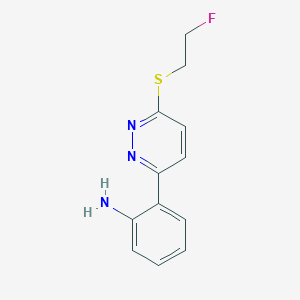 molecular formula C12H12FN3S B1485041 2-{6-[(2-Fluoroethyl)sulfanyl]pyridazin-3-yl}aniline CAS No. 2097995-77-0