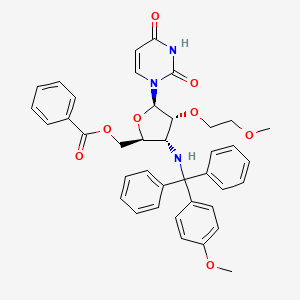 [(2S,3R,4R,5R)-5-(2,4-dioxopyrimidin-1-yl)-4-(2-methoxyethoxy)-3-[[(4-methoxyphenyl)-diphenylmethyl]amino]oxolan-2-yl]methyl benzoate