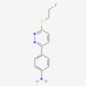 molecular formula C12H12FN3S B1485158 4-{6-[(2-Fluoroethyl)sulfanyl]pyridazin-3-yl}aniline CAS No. 2097995-72-5