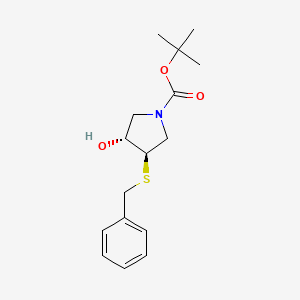 tert-butyl (3R,4R)-3-(benzylsulfanyl)-4-hydroxypyrrolidine-1-carboxylate