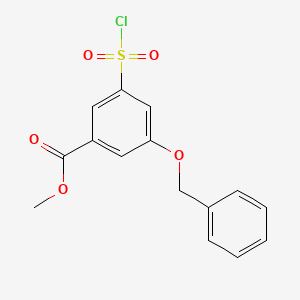 molecular formula C15H13ClO5S B14857328 Methyl 3-(benzyloxy)-5-(chlorosulfonyl)benzoate 