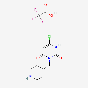 molecular formula C12H15ClF3N3O4 B1486051 6-Chloro-3-(4-piperidinylmethyl)-2,4(1H,3H)-pyrimidinedione trifluoroacetate CAS No. 2203017-33-6