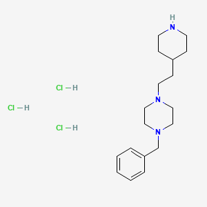 molecular formula C18H32Cl3N3 B1486061 1-Benzyl-4-[2-(4-piperidinyl)ethyl]piperazine trihydrochloride CAS No. 2204562-20-7