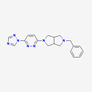 molecular formula C19H21N7 B1488054 2-(6-(1H-1,2,4-triazol-1-yl)pyridazin-3-yl)-5-benzyloctahydropyrrolo[3,4-c]pyrrole CAS No. 2097970-58-4