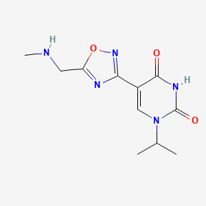 molecular formula C11H15N5O3 B14881102 1-isopropyl-5-(5-((methylamino)methyl)-1,2,4-oxadiazol-3-yl)pyrimidine-2,4(1H,3H)-dione 