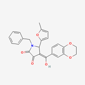 molecular formula C25H21NO6 B14881338 1-benzyl-4-(2,3-dihydrobenzo[b][1,4]dioxine-6-carbonyl)-3-hydroxy-5-(5-methylfuran-2-yl)-1H-pyrrol-2(5H)-one 