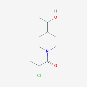 molecular formula C10H18ClNO2 B1488167 2-Chloro-1-(4-(1-hydroxyethyl)piperidin-1-yl)propan-1-one CAS No. 1697563-98-6