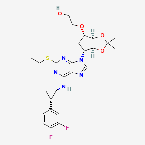 molecular formula C27H33F2N5O4S B14883679 2-(((3AR,4S,6R,6aS)-6-(6-(((1S,2S)-2-(3,4-difluorophenyl)cyclopropyl)amino)-2-(propylthio)-9H-purin-9-yl)-2,2-dimethyltetrahydro-4H-cyclopenta[d][1,3]dioxol-4-yl)oxy)ethan-1-ol 