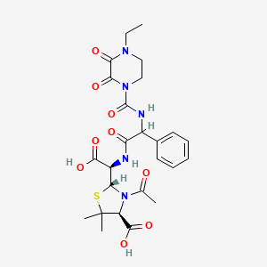 (2R,4S)-3-Acetyl-2-((1R)-carboxy(2-(4-ethyl-2,3-dioxopiperazine-1-carboxamido)-2-phenylacetamido)methyl)-5,5-dimethylthiazolidine-4-carboxylic acid