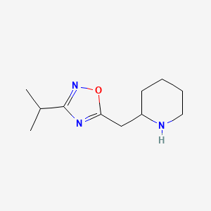 3-Isopropyl-5-(piperidin-2-ylmethyl)-1,2,4-oxadiazole