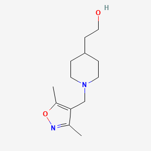 molecular formula C13H22N2O2 B1488844 2-(1-((3,5-Dimethylisoxazol-4-yl)methyl)piperidin-4-yl)ethan-1-ol CAS No. 2098077-69-9