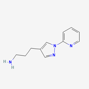 molecular formula C11H14N4 B1488888 3-[1-(pyridin-2-yl)-1H-pyrazol-4-yl]propan-1-amine CAS No. 1341616-60-1