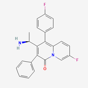 molecular formula C23H18F2N2O B14890481 (S)-2-(1-Aminoethyl)-7-fluoro-1-(4-fluorophenyl)-3-phenyl-4H-quinolizin-4-one 