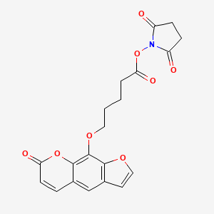 2,5-Dioxopyrrolidin-1-yl 5-(7-oxo-7H-furo[3,2-g]chromen-9-yloxy)pentanoate