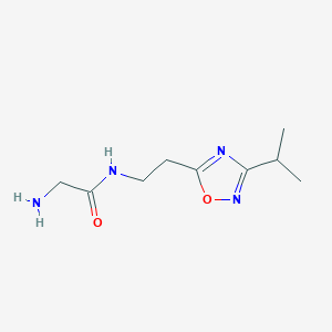 molecular formula C9H16N4O2 B14894477 N-{2-[3-(propan-2-yl)-1,2,4-oxadiazol-5-yl]ethyl}glycinamide 