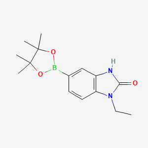 molecular formula C15H21BN2O3 B1489591 1-Ethyl-5-(4,4,5,5-tetramethyl-[1,3,2]dioxaborolan-2-yl)-1,3-dihydrobenzoimidazol-2-one CAS No. 1807699-36-0