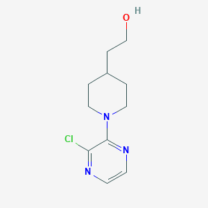 molecular formula C11H16ClN3O B1490095 2-(1-(3-Chloropyrazin-2-yl)piperidin-4-yl)ethan-1-ol CAS No. 1997183-18-2