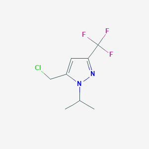 molecular formula C8H10ClF3N2 B1490161 5-(chloromethyl)-1-isopropyl-3-(trifluoromethyl)-1H-pyrazole CAS No. 2092490-56-5