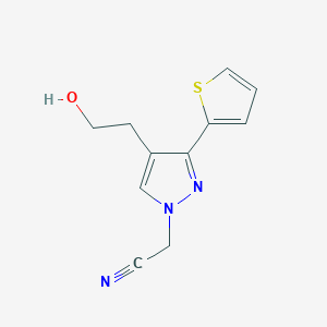 molecular formula C11H11N3OS B1490213 2-(4-(2-hydroxyethyl)-3-(thiophen-2-yl)-1H-pyrazol-1-yl)acetonitrile CAS No. 2098045-46-4