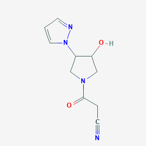 molecular formula C10H12N4O2 B1490296 3-(3-hydroxy-4-(1H-pyrazol-1-yl)pyrrolidin-1-yl)-3-oxopropanenitrile CAS No. 2098075-86-4