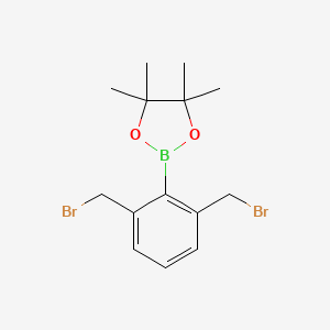 molecular formula C14H19BBr2O2 B14904063 2-[2,6-Bis(bromomethyl)phenyl]-4,4,5,5-tetramethyl-1,3,2-dioxaborolane 