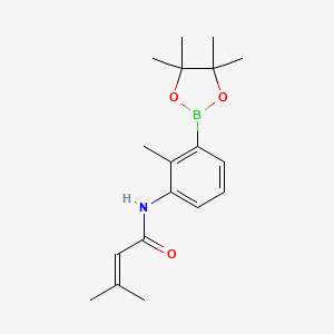 molecular formula C18H26BNO3 B1490533 3-甲基-2-丁烯酸[2-甲基-3-(4,4,5,5-四甲基-[1,3,2]二氧杂硼环-2-基)-苯基]酰胺 CAS No. 1912446-93-5