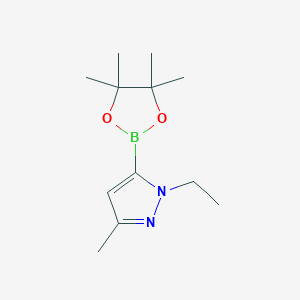 molecular formula C12H21BN2O2 B1490594 1-ethyl-3-methyl-5-(4,4,5,5-tetramethyl-1,3,2-dioxaborolan-2-yl)-1H-pyrazole CAS No. 1876473-39-0