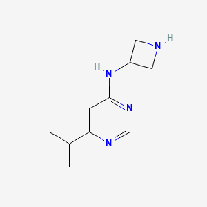 molecular formula C10H16N4 B1490653 N-(azetidin-3-yl)-6-(propan-2-yl)pyrimidin-4-amine CAS No. 1490881-41-8