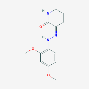 (3Z)-3-[2-(2,4-dimethoxyphenyl)hydrazinylidene]piperidin-2-one