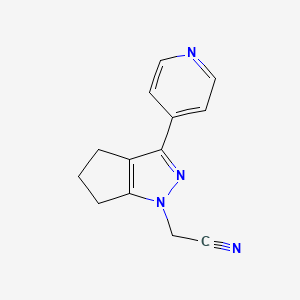 molecular formula C13H12N4 B1491204 2-(3-(pyridin-4-yl)-5,6-dihydrocyclopenta[c]pyrazol-1(4H)-yl)acetonitrile CAS No. 2098138-72-6