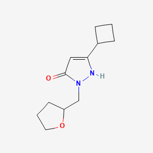 molecular formula C12H18N2O2 B1491256 3-cyclobutyl-1-((tetrahydrofuran-2-yl)methyl)-1H-pyrazol-5-ol CAS No. 2098048-46-3