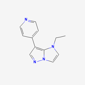 molecular formula C12H12N4 B1491672 1-エチル-7-(ピリジン-4-イル)-1H-イミダゾ[1,2-b]ピラゾール CAS No. 2098141-48-9