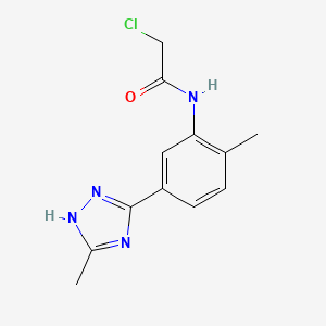 molecular formula C12H13ClN4O B1491779 2-chloro-N-[2-methyl-5-(5-methyl-1H-1,2,4-triazol-3-yl)phenyl]acetamide CAS No. 1394041-82-7