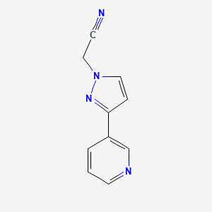 molecular formula C10H8N4 B1492052 2-(3-(pyridin-3-yl)-1H-pyrazol-1-yl)acetonitrile CAS No. 2098070-18-7