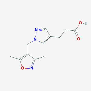 molecular formula C12H15N3O3 B1492283 3-{1-[(3,5-dimethyl-1,2-oxazol-4-yl)methyl]-1H-pyrazol-4-yl}propanoic acid CAS No. 2097966-07-7