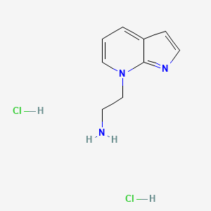 molecular formula C9H13Cl2N3 B1492500 [2-(7H-pyrrolo[2,3-b]pyridin-7-yl)ethyl]amine dihydrochloride CAS No. 1822672-63-8